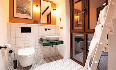 Loft Room with Bathtub